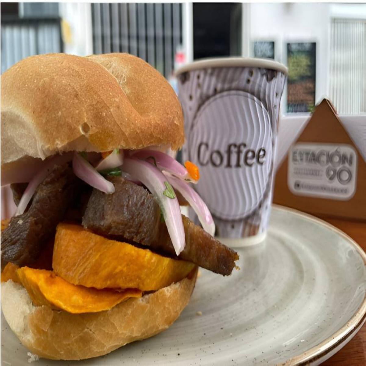 Pan con chicharrón